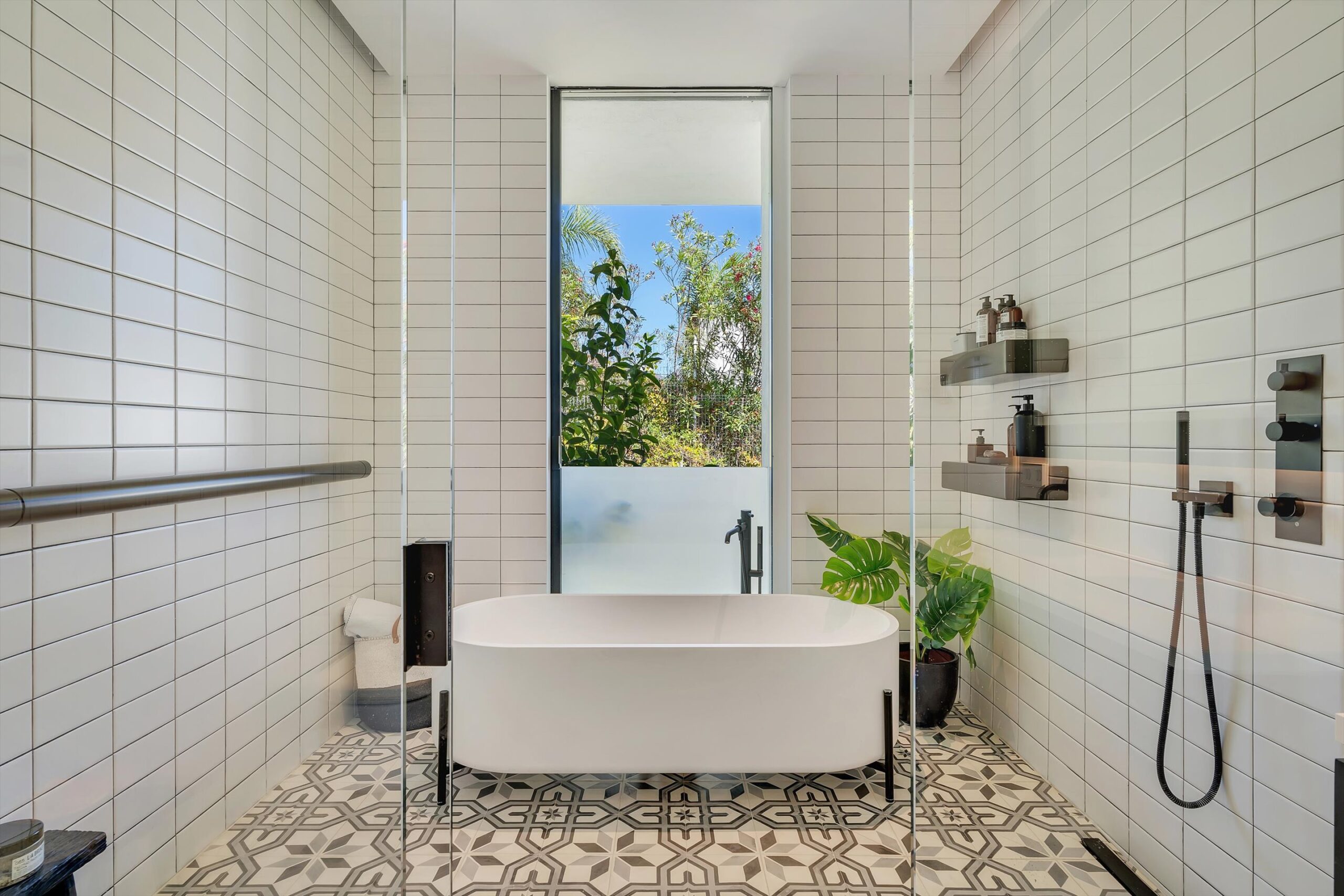 Photo of an elegant bathroom wiht freestanding tub